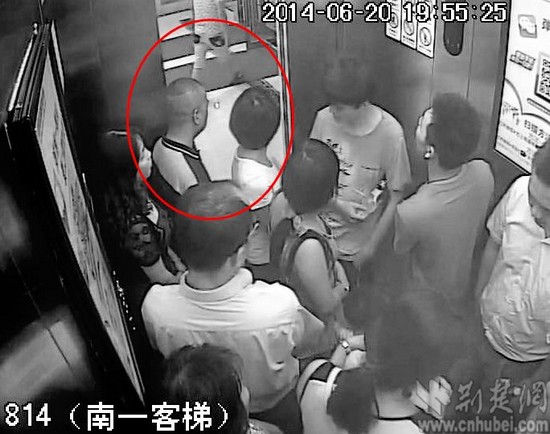 仙桃少女逛商场遭乱摸变态男子曾猥亵女性10多次