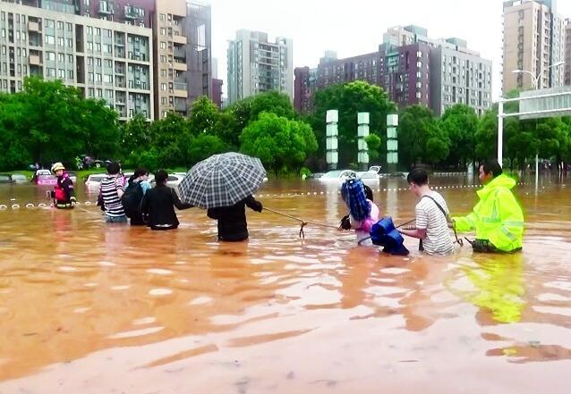 暴雨已致湖北4县市区10万人受灾 经济损失23