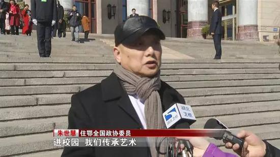 “我要把这个精神带回去,尤其是传统艺术进校园,传承艺术” “我要把这个精神带回去,尤其是传统艺术进校园,传承艺术”