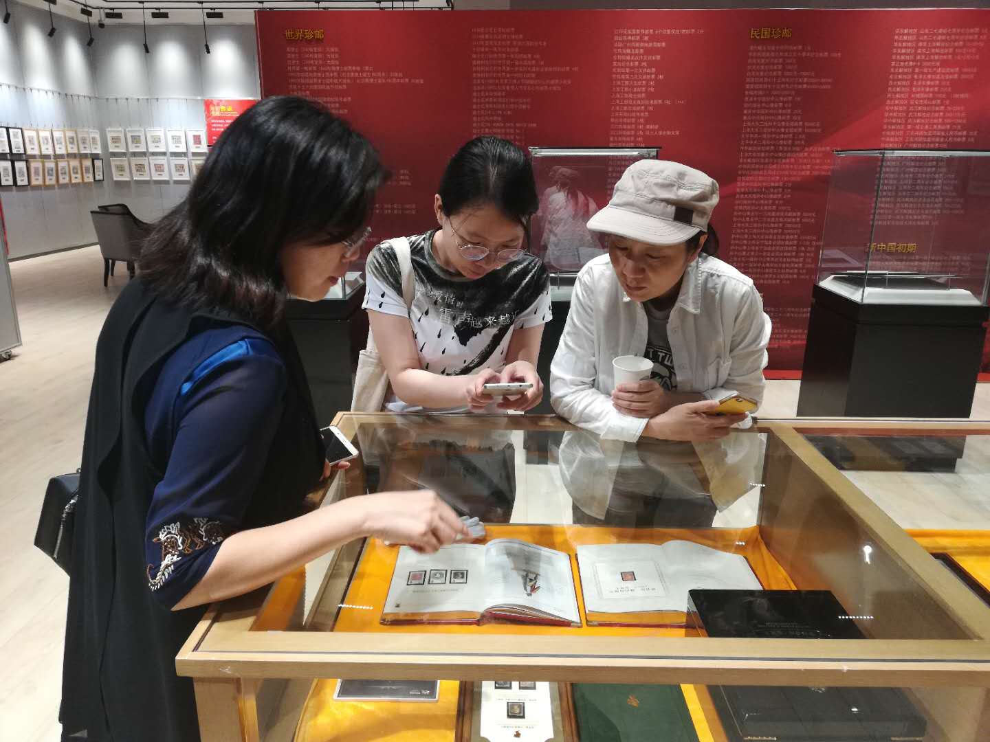 都是真品!“全国山河一片红”“80整版猴票”惊艳亮相武汉博物馆
