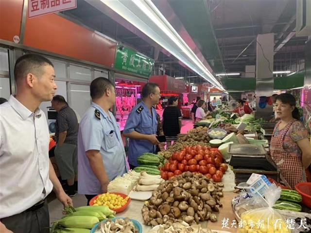 市场监管部门帮忙办证,老城区有了大型集贸市场