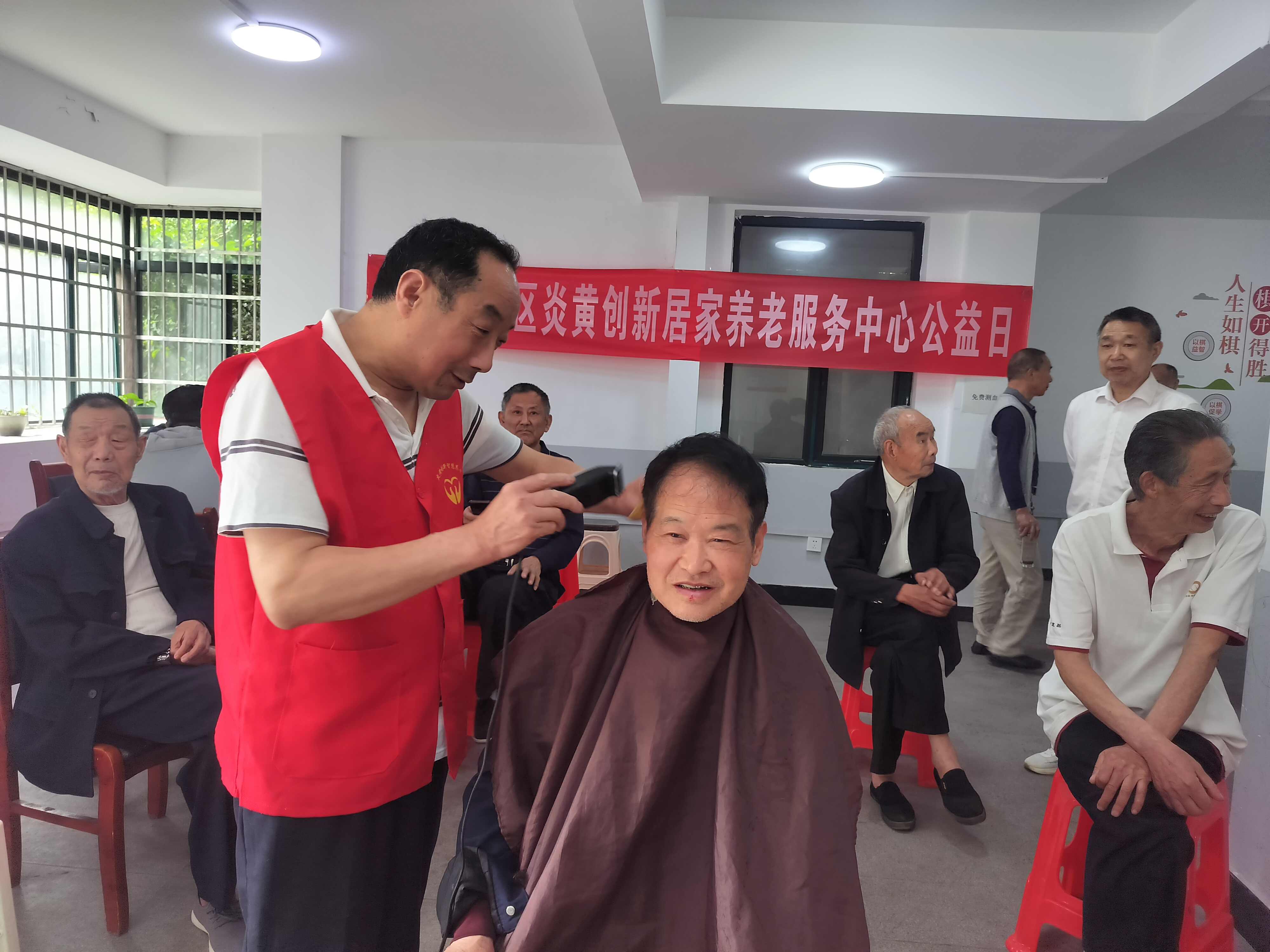 温暖相伴 东湖新技术开发区佛祖岭C社区开展志愿服务活动