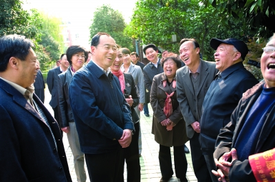 阮成发调研民生:抓民生不能小气_书记市长报道集_新闻中心_长江网_cjn