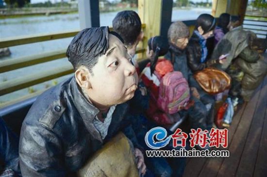 漳州公园展出中学生舌吻雕塑引争议(图)_媒体