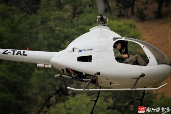 直升机低空飞行巡逻，可俯瞰整个赞比西河谷。