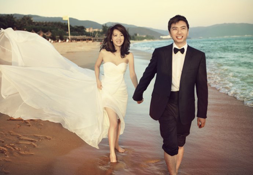  海藻李念结婚！性感婚纱造型惹人羡