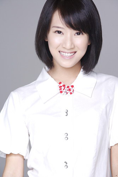  海藻李念结婚！性感婚纱造型惹人羡