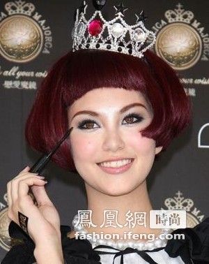 学嫩模昆凌混血妆 做百变萝莉