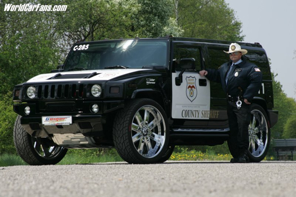 美国牛轰轰的警用悍马车