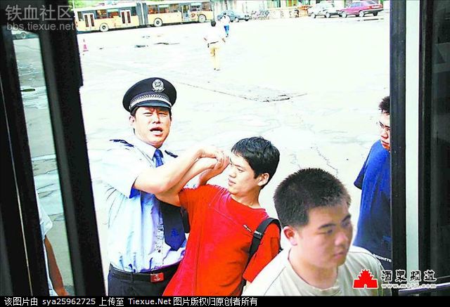 强悍场景大盘点:警察要抓人 鬼神都挡不住(组图)