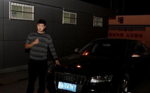 西安奥迪撞死女童逃逸 司机仅18岁家中被捕(组图)