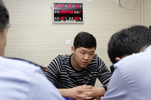西安奥迪撞死女童逃逸 司机仅18岁家中被捕(组图)
