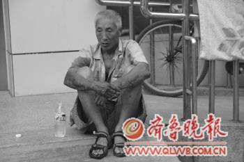 刚离开大人,孩子被连捅数刀 刚离开大人,孩子被连捅数刀