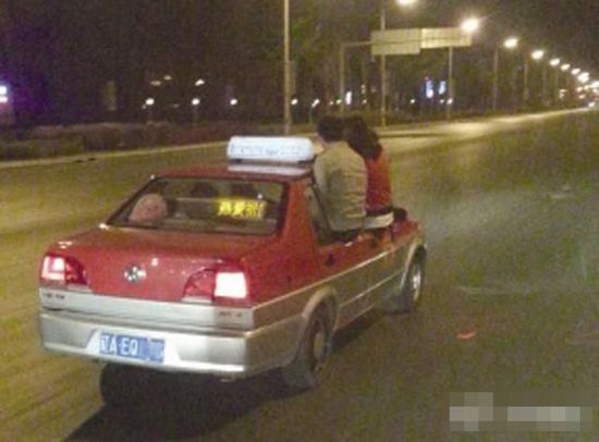 出租车自拍男女