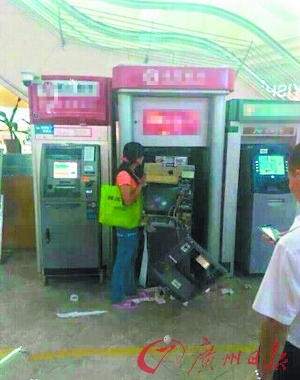 女子徒手拆ATM机 已由精神病院关押治疗