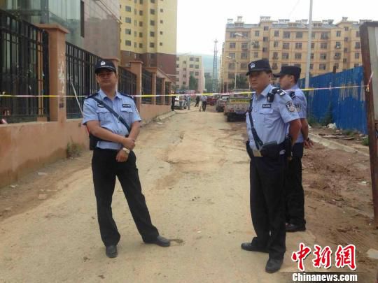 青海一男子当街杀害一对母女初步认定情杀