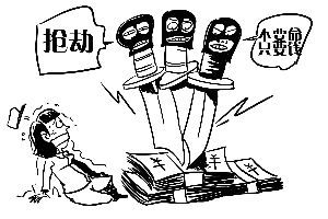 大妈遇抢劫冷静劝说:给一千买你们改邪归正 大妈遇抢劫冷静劝说:给一千买你们改邪归正