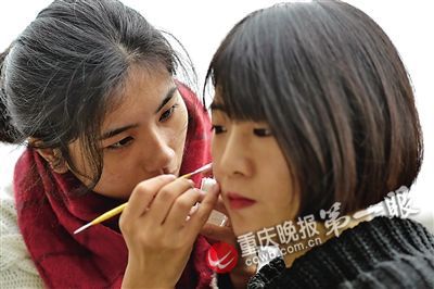 大三女生爱上特效化妆