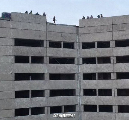 蹦极前