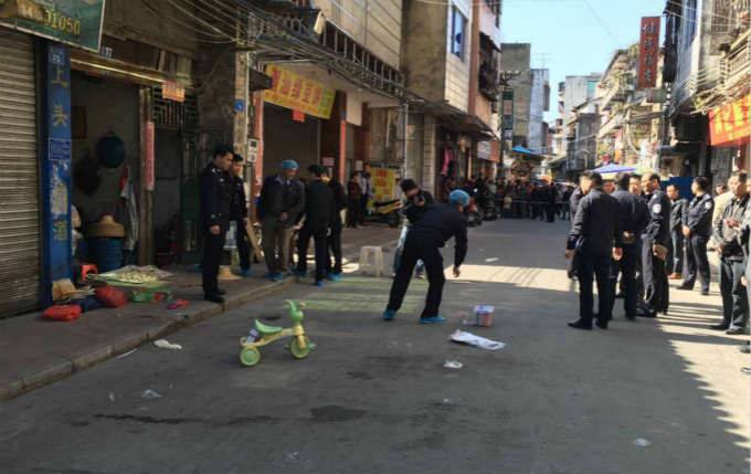 警方正在勘察现场。南都记者祝勇 摄