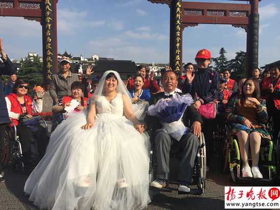 伤友见证下的别致婚纱照