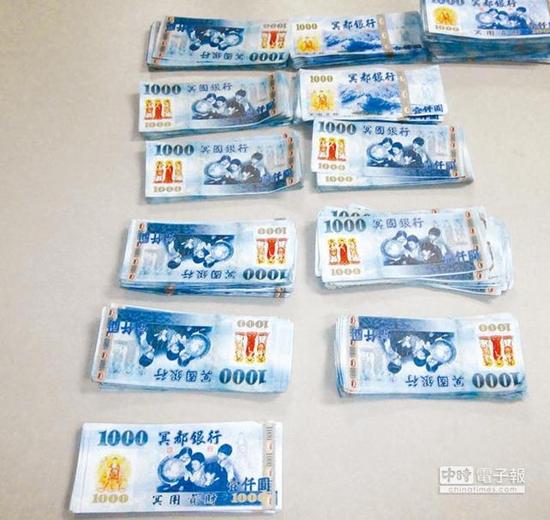 “冥界银行”道具钞票1千余张。(图片来源：台湾《中国时报》)