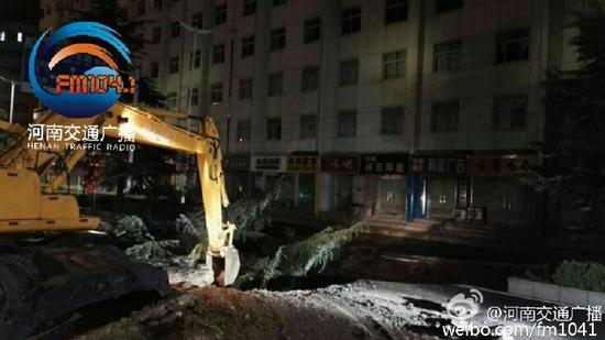 中原路文化宫路塌陷