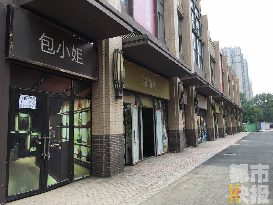 西郊阿房一路一商铺名叫“包小姐”，尴尬惹争议。