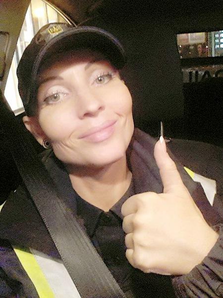 逮捕嫌犯被吐口水 乌克兰美女警察染肺结核去世