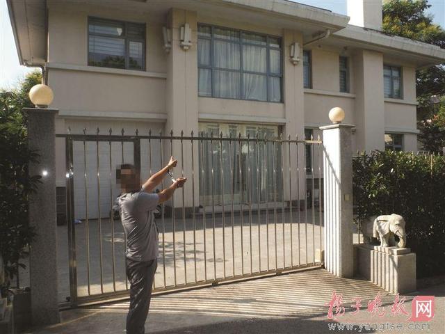 小偷抓脸盆游湖两公里潜入别墅区 盆内放干衣服
