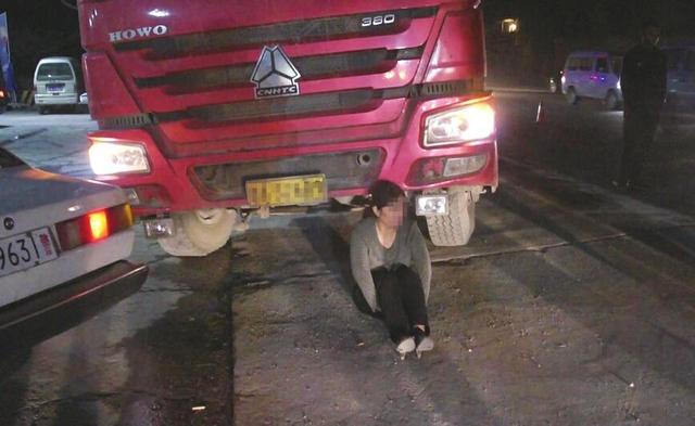 长清交警查货车超载遭围攻 4名当事人被依法拘留(图)