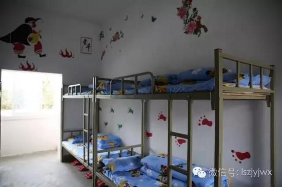普格县螺髻山五道箐中心校寄宿制学生寝室（摄于2016年10月18日）