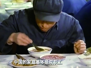 5年前，《舌尖上的中国》首播，人们对美食和生活的追求，中国各地的美食生态着实让人惊艳。近日，一部三十年前日本拍摄的《中国之食文化》被细心的网友找出，改革开放初期中国人的日常生活、家常便饭和顶级烹饪技艺，从“民以食为天”的角度展示出一个不一样的上世纪八十年代的中国，片中展现的一些菜式，现在已经不再制作。