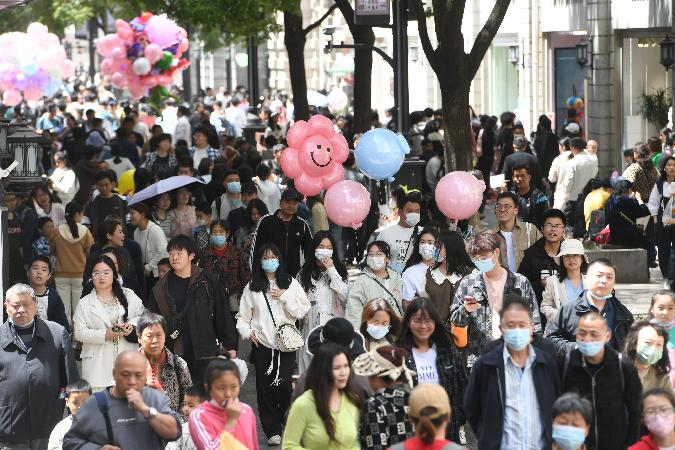 建设生育友好型社会，从满足多孩家庭需求做起