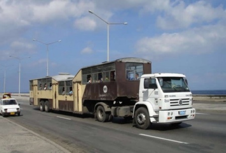 古巴囧人客车