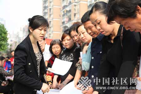 江岸区人力资源局暖心服务送进百步亭社区2.jpg