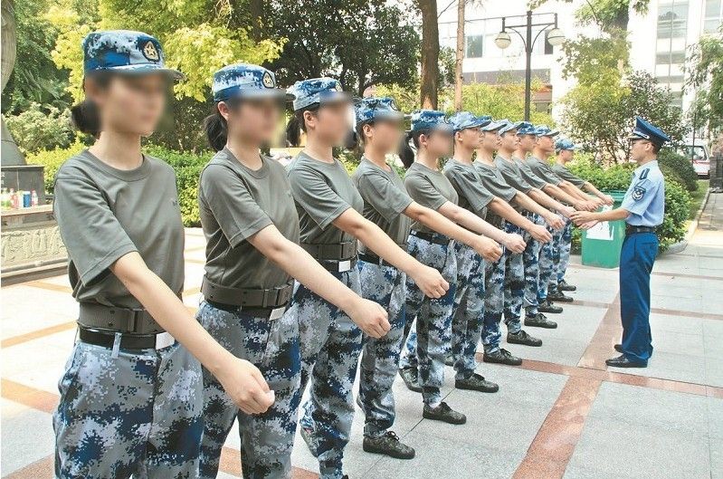 空军武汉飞行少年军校揭秘:女生生理期仍需锻