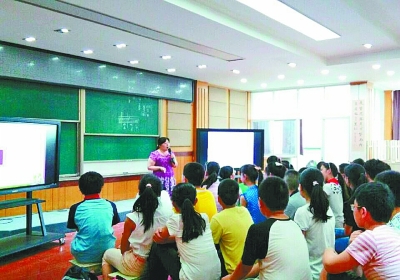 产科护士进小学课堂大胆谈“性” 少数家长反对