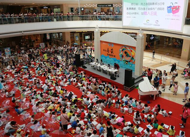 暑假江城千名孩童泼墨作画秀才艺、献爱心