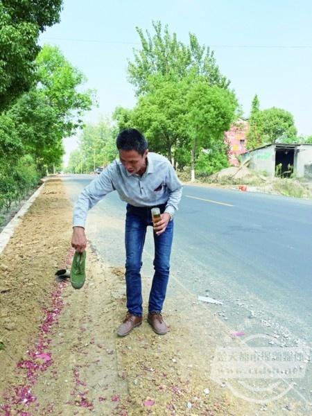 三轮车迎面撞上货车 事故造成两死两重伤(图)