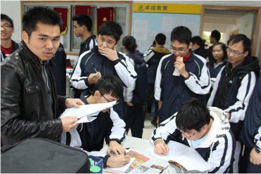 学生考609分恐上不了心仪高校 执意读“高四”