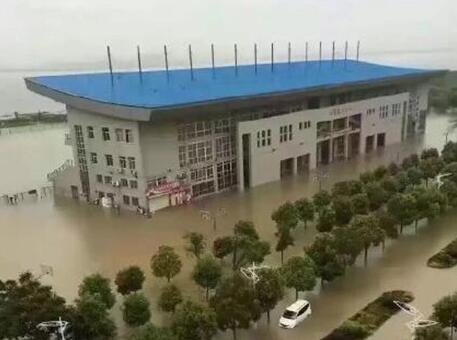 积水高达1.5米!武汉工商学院2天转移8000多人