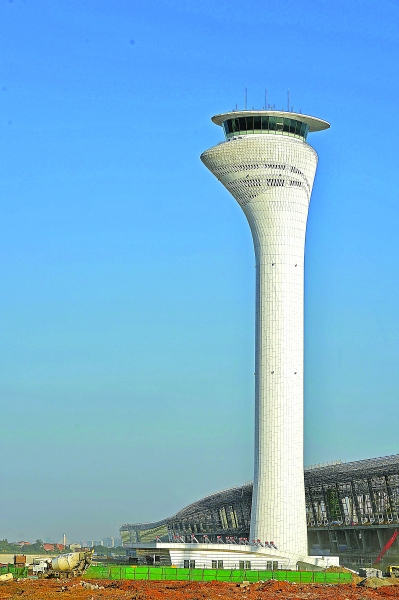天河机场新航空塔台每天可指挥上千架次飞机起降