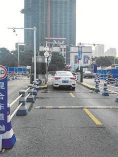 2高违规收“借道费” 物价:停满30分钟才收费
