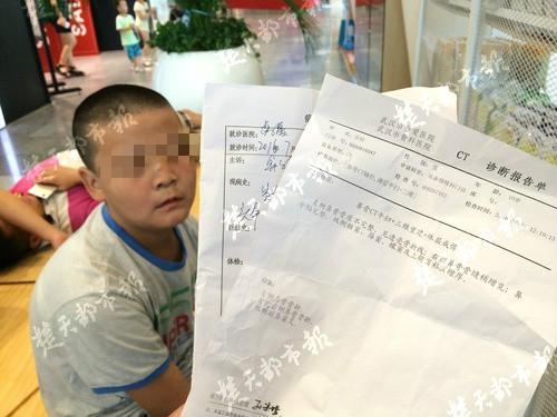 小孩纠纷引得家长动手 暴戾男子将10岁伢打骨折