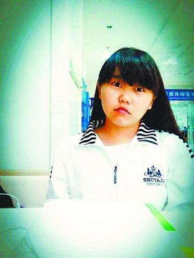 武汉一高校女大学生 撞脸奥运首金选手(图)