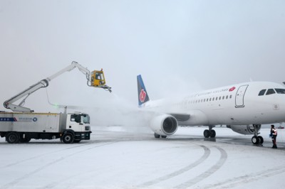 登机后再除冰可直接起飞 防飞机二次结冰耽误