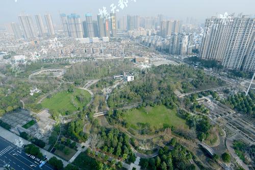 武汉有个美的不得了的公园，花了2个多亿，却至今一把锁拒客