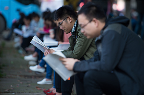 湖北省公务员考试开考 武汉27考点约11万人赶考_中国网·海峡频道