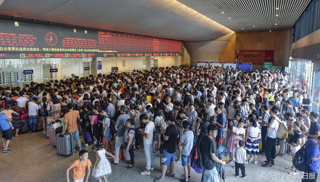 受高铁停运影响:客运增开班次送客,飞机票紧俏